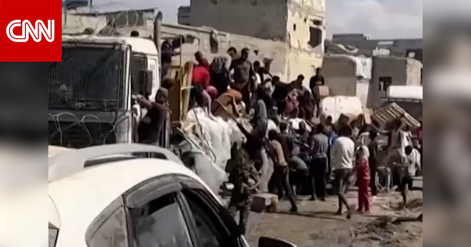 تدفق المساعدات إلى غزة بعد أشهر.. وآلاف الفلسطينيين يعودون لمنازلهم المدمرة
