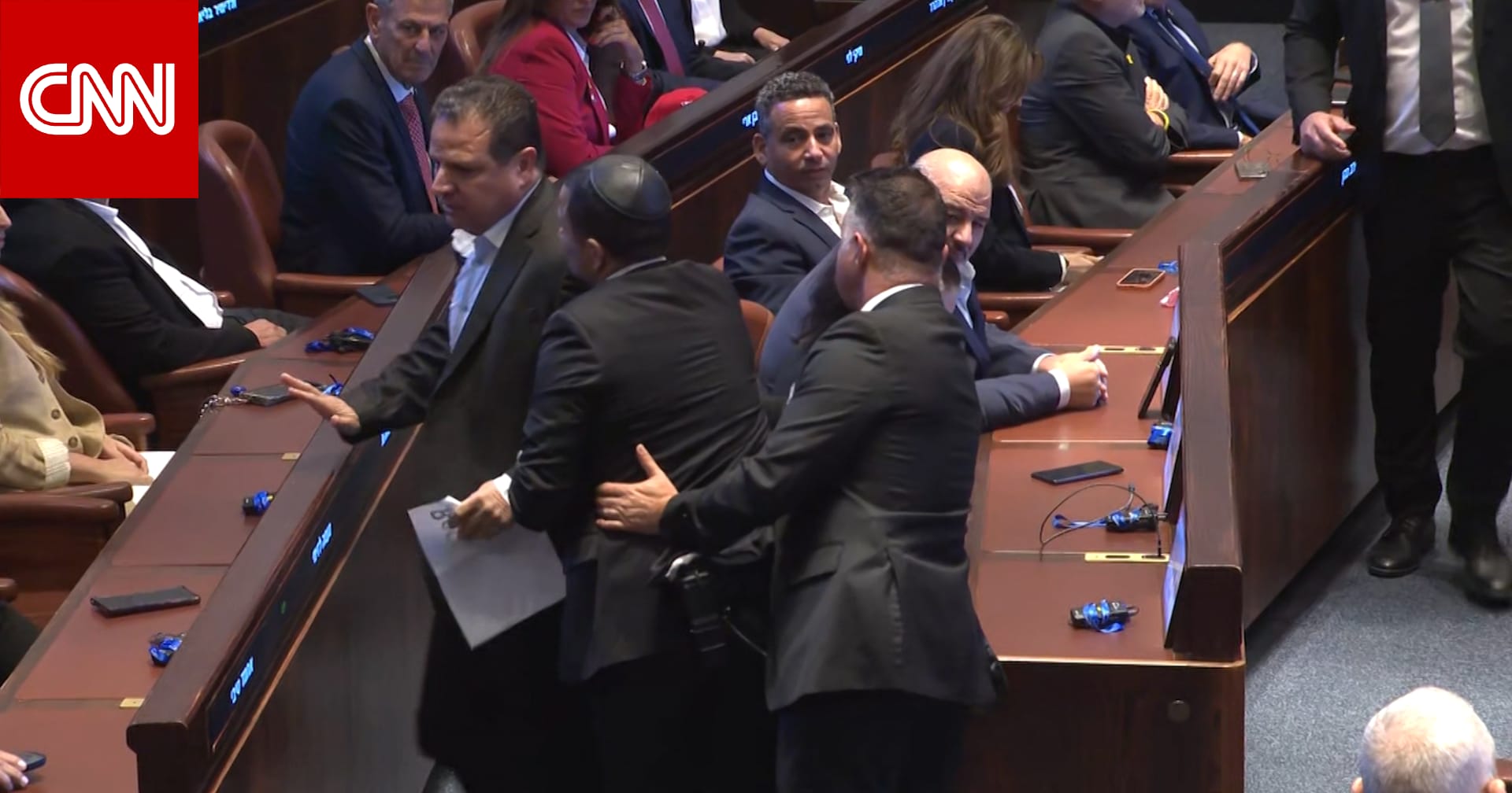 لحظة طرد نائبين في الكنيست الإسرائيلي خلال كلمة ترامب.. شاهد ما حدث