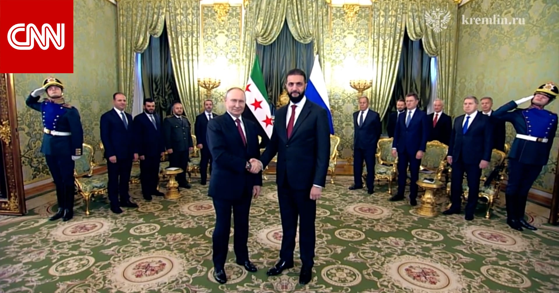 شاهد لحظة مصافحة بوتين لأحمد الشرع في الكرملين