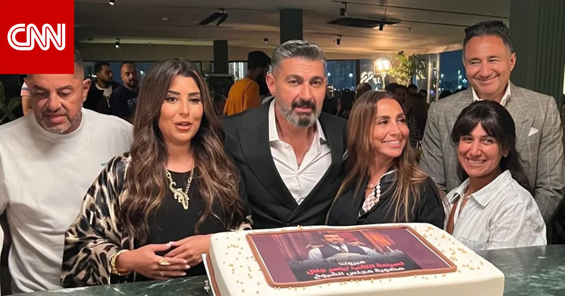أسرة مسلسل "كلهم بيحبوا مودي" تحتفل بـ "النائب" ياسر جلال