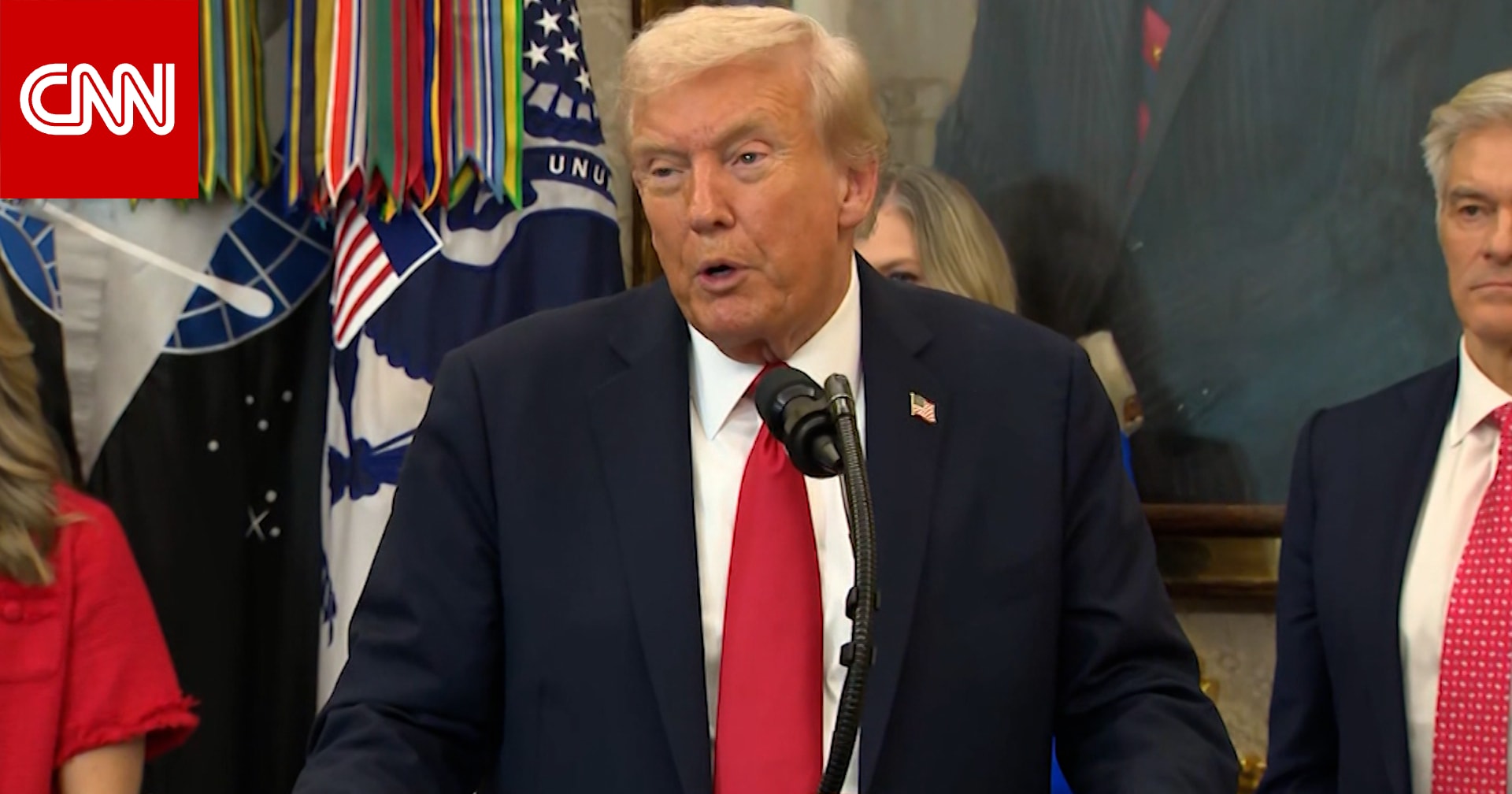 شاهد رد فعل ترامب بعد علمه بلائحة الاتهام الموجهة إلى جون بولتون