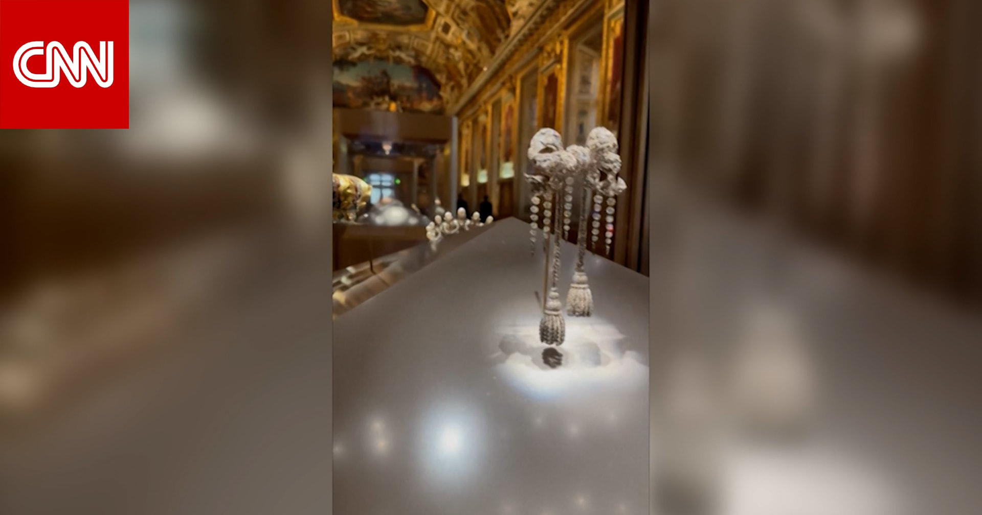 سرقة جريئة في وضح النهار.. شاهد الأدوات التي استخدمها لصوص لنهب متحف اللوفر في دقائق