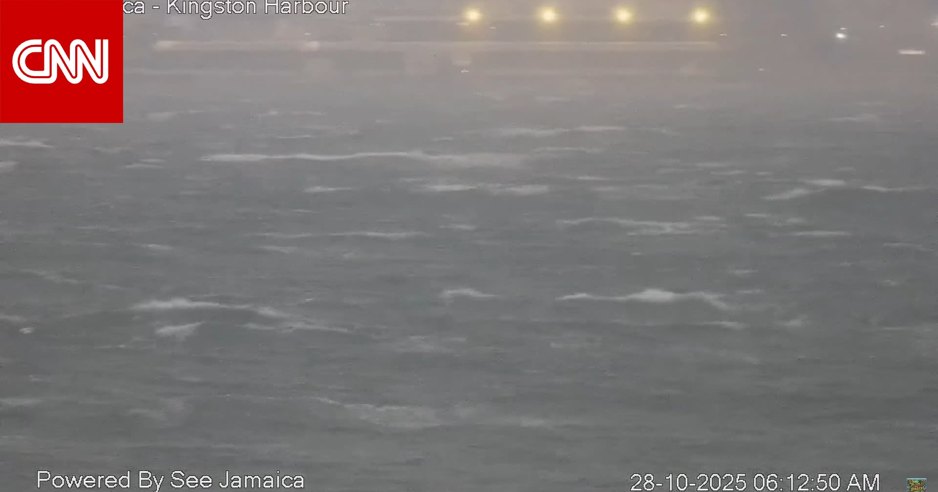 إعصار "ميليسا" العنيف يضرب جامايكا.. لقطات من ميناء كينغستون