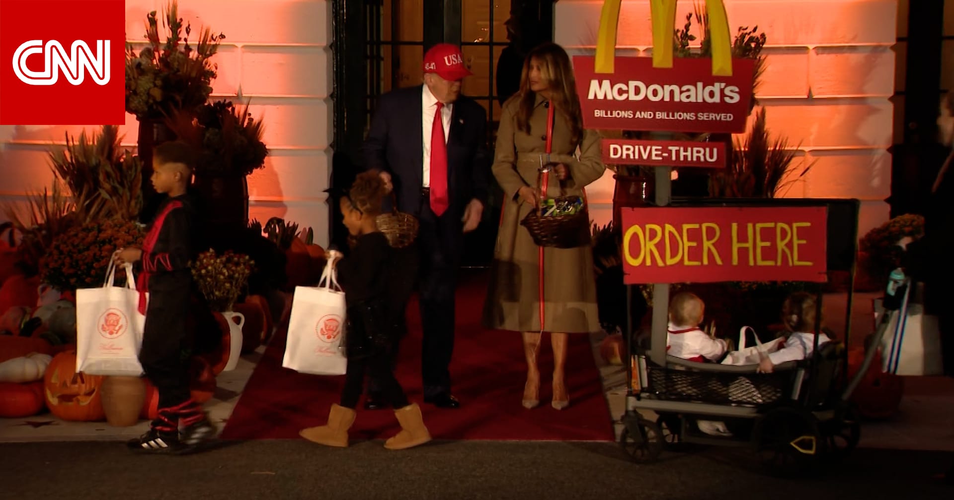 ظهروا بأزياء غريبة أمام ترامب.. شاهد كيف احتفل الأطفال بالهالوين في البيت الأبيض