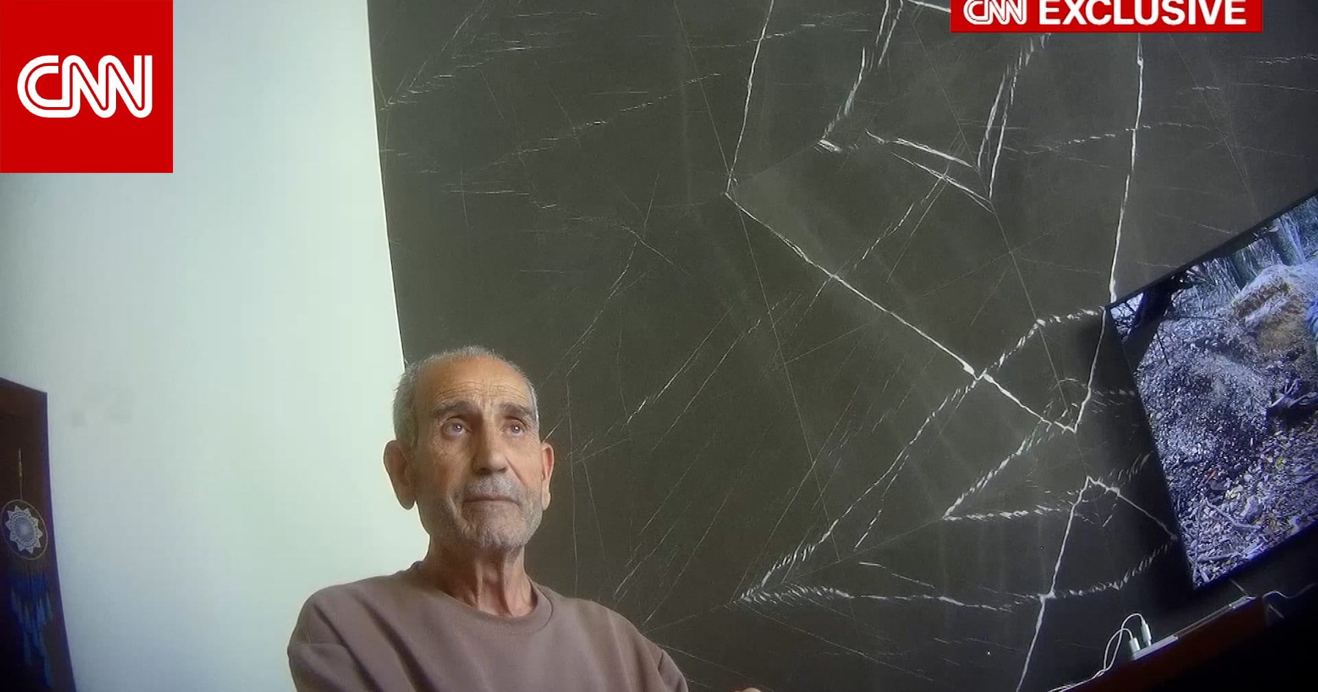 سوريا.. كاميرا مخفية مع مراسلة CNN تواجه "الخال" الذي احتجز الصحفي الأمريكي المفقود أوستن تايس