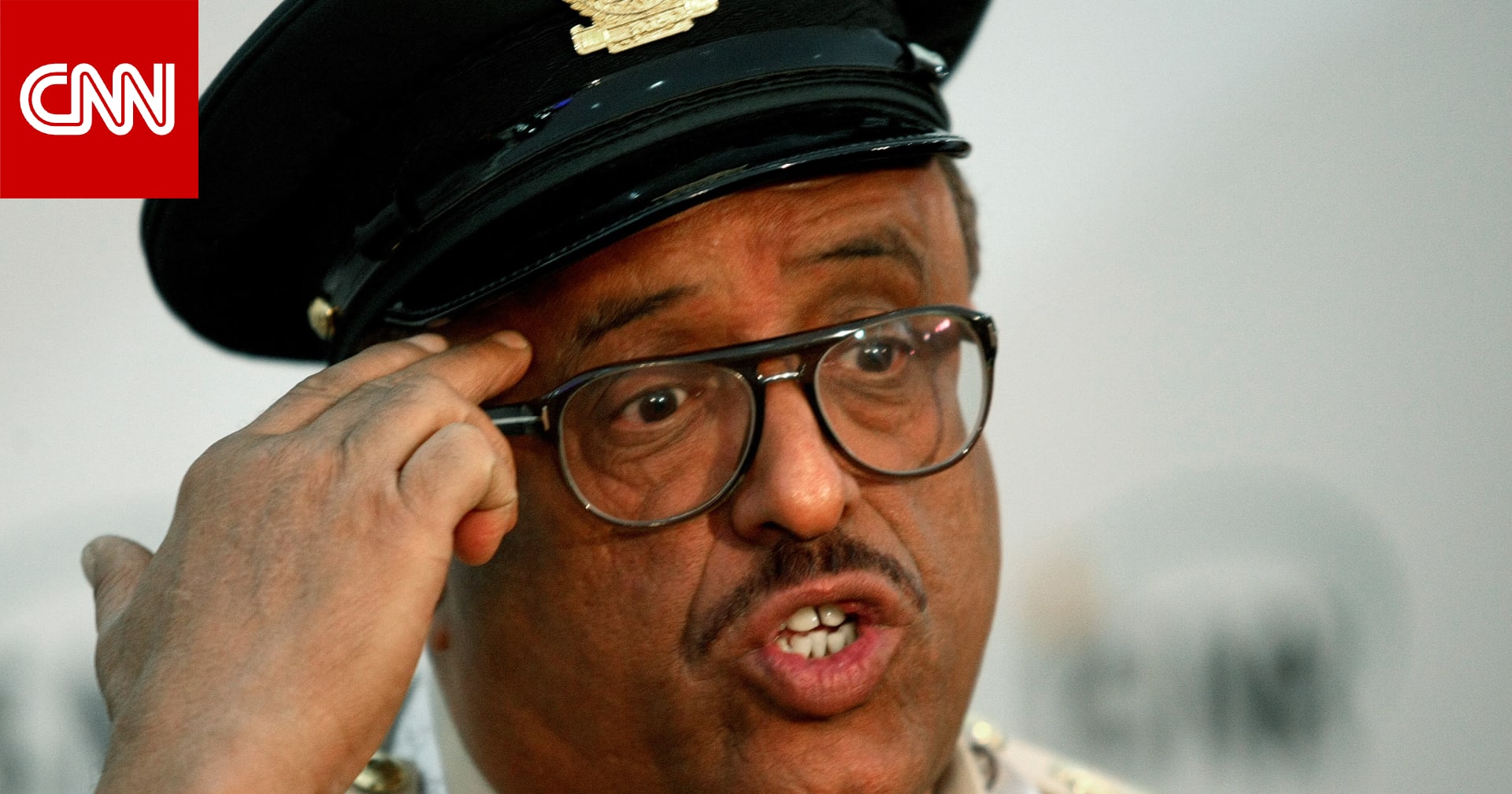 ضاحي خلفان يُعلق على فيديو المشادّة بين رجل أمن ومعتمر في الحرم المكي.. هذا ما قاله