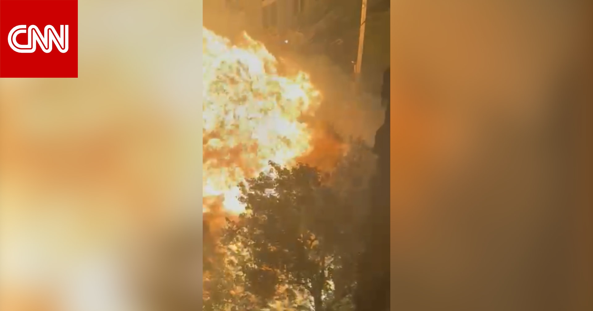 أحدثت كرة لهب ضخمة.. كاميرا توثق لحظة انفجار سيارة في مدينة نيويورك