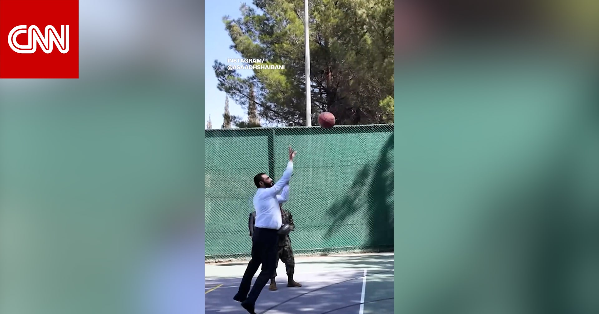 قبل لقاء تاريخي مع ترامب.. الشرع يثير تفاعلا بلعب كرة السلة مع مسؤولين عسكريين أمريكيين