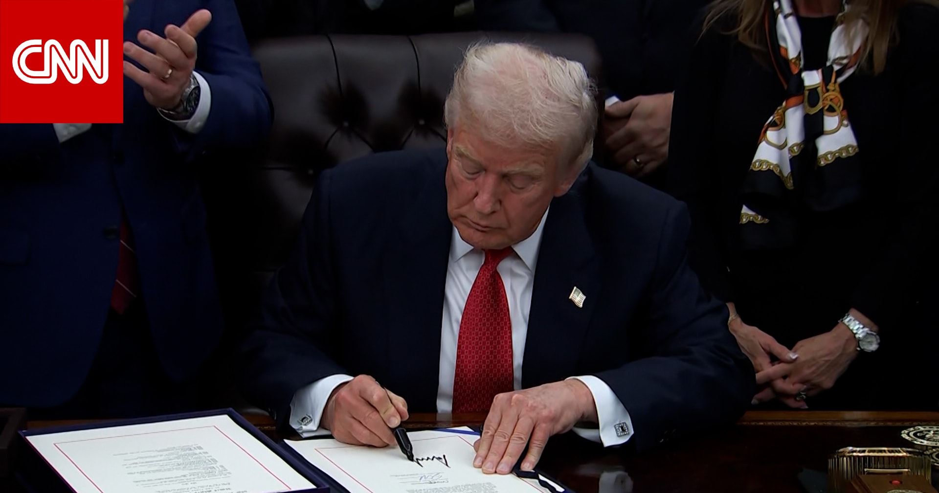 لحظة توقيع ترامب مشروع قانون ينهي أطول إغلاق حكومي بتاريخ الولايات المتحدة