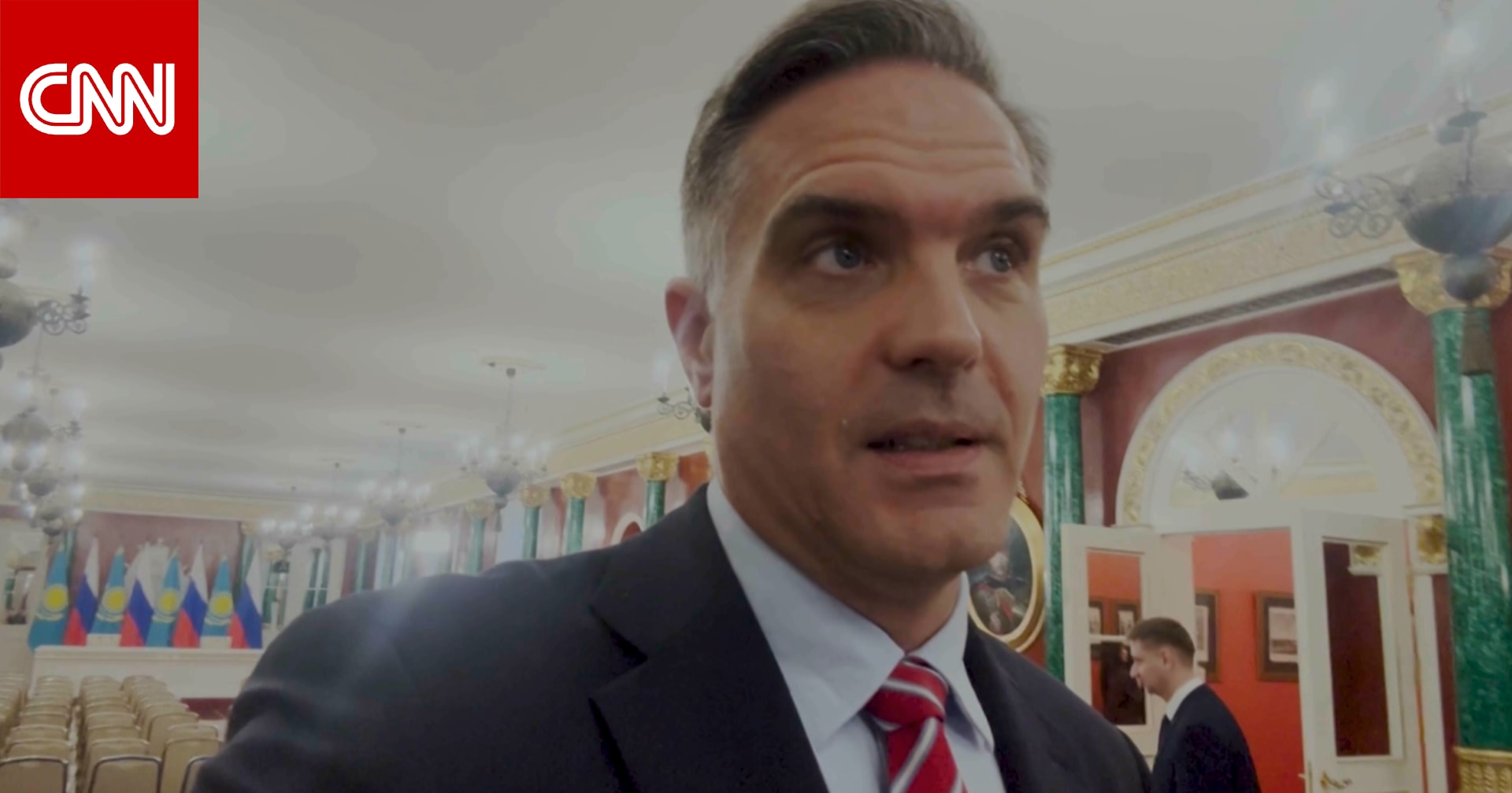 بعد حصوله على تصريح نادر.. مراسل CNN يوثق بكاميرا هاتفه المحمول داخل أسوار الكرملين الروسي