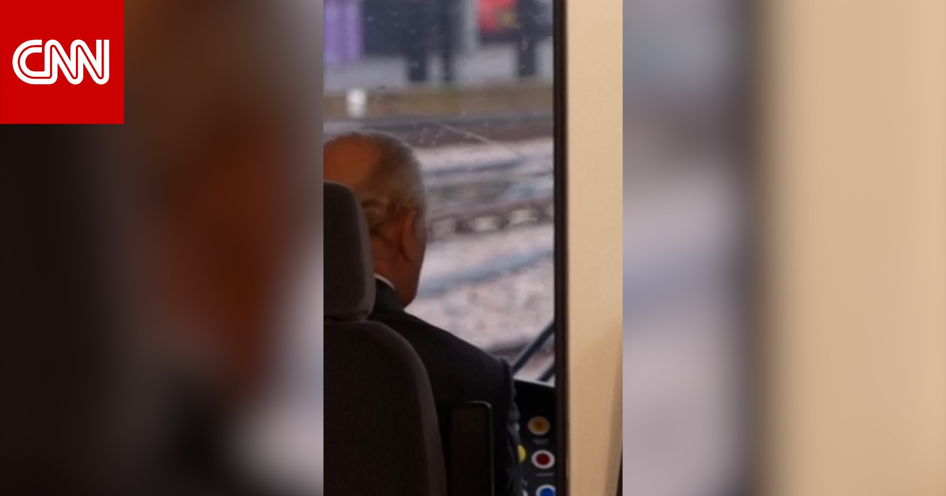 فيديو يظهر الملك تشارلز يقود المترو في عيد ميلاده الـ77