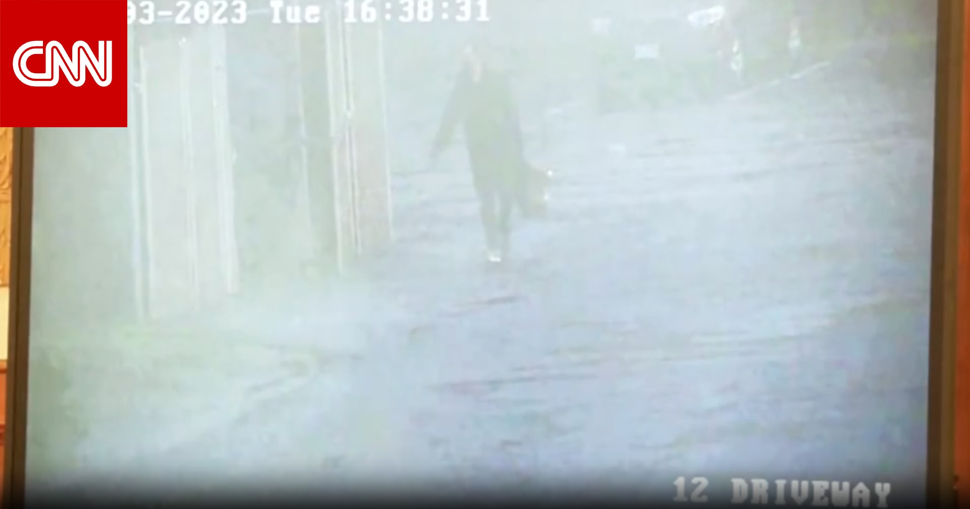 فيديو يُظهر ما يُعتقد أنها لحظة تخلص رجل من جثة زوجته