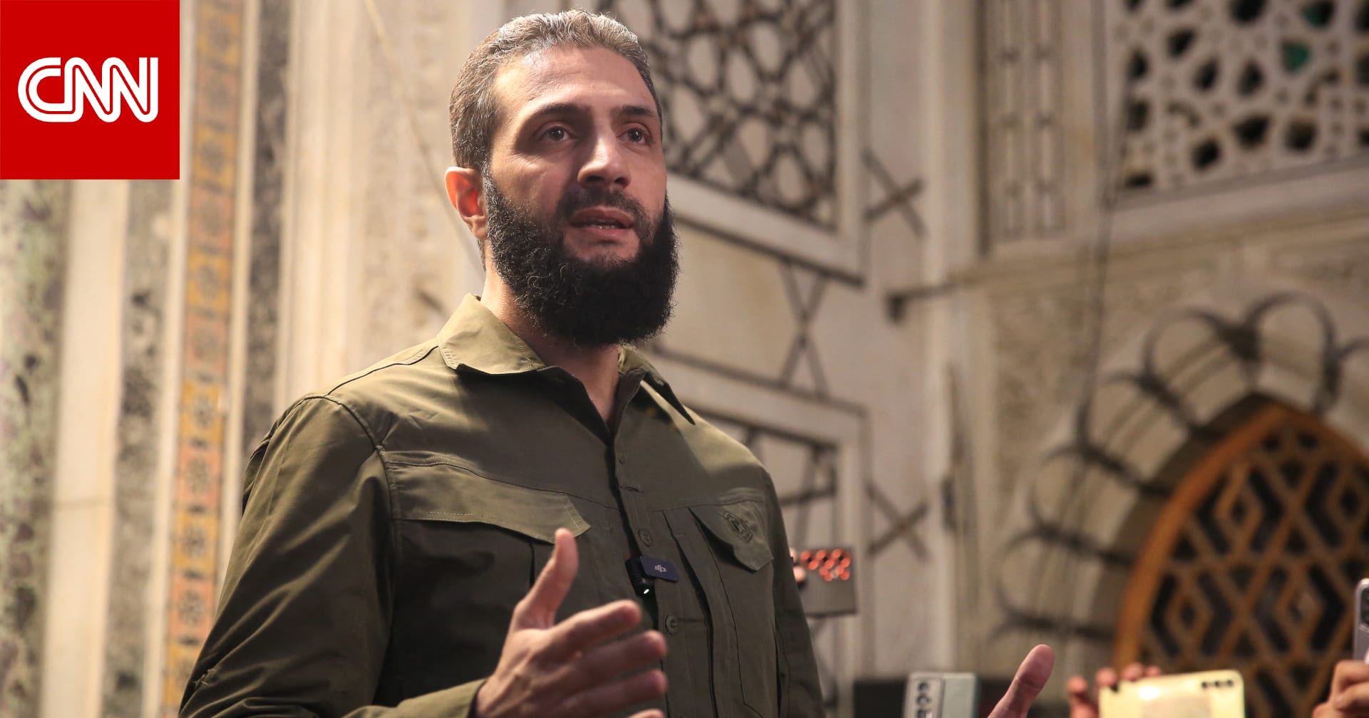 كشف عن هدية ولي العهد السعودي.. أحمد الشرع يظهر بـ"زي التحرير" في الجامع الأموي