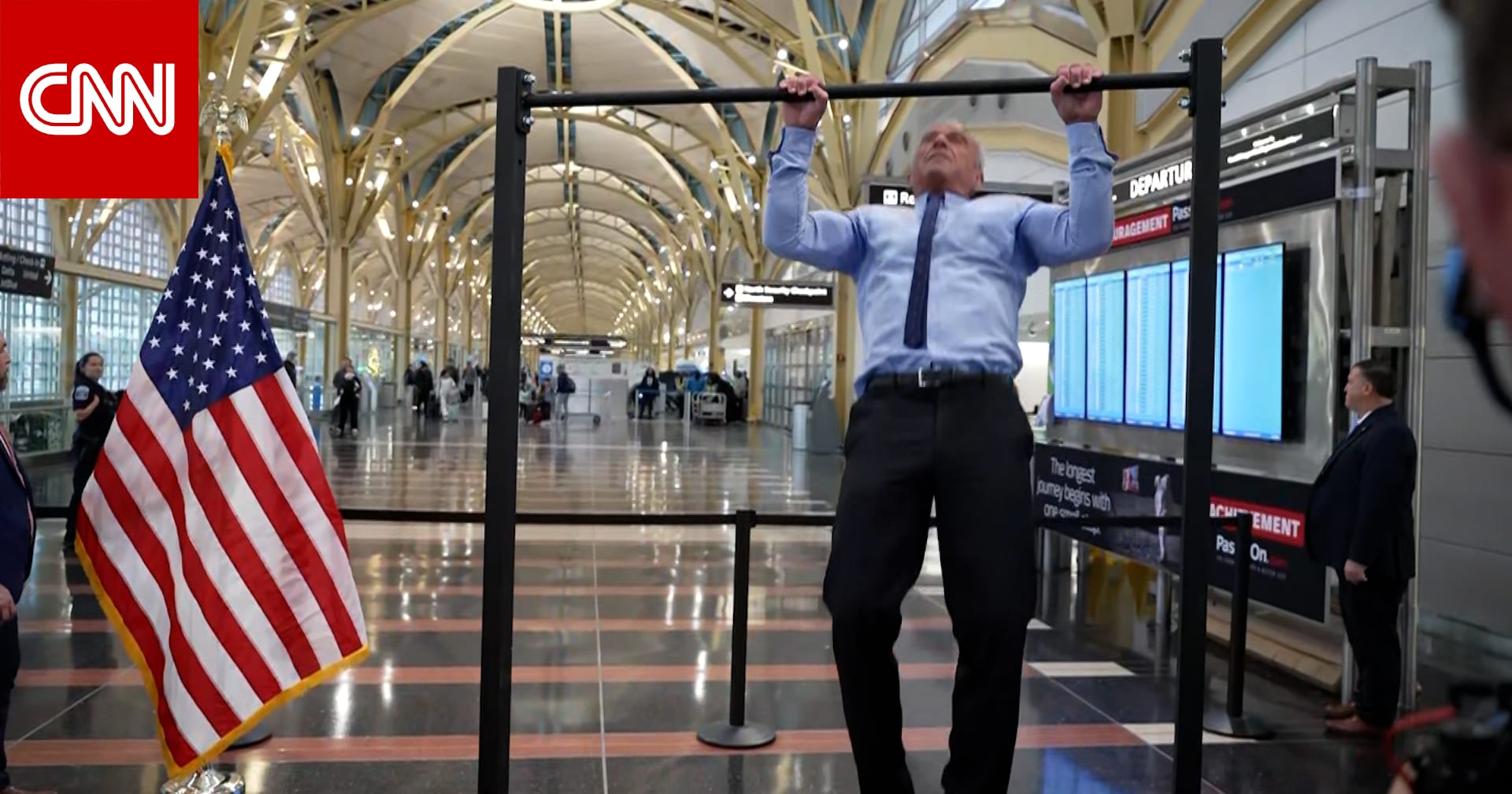 مؤتمر صحفي يتحول إلى مسابقة رياضية في مطار بأمريكا