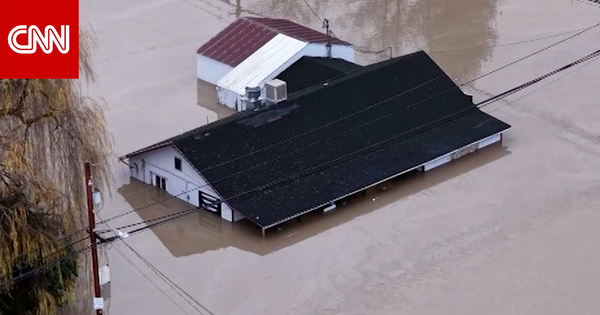 طائرة "درون" ترصد كيف وصلت مياه الفيضانات إلى أسطح منازل بواشنطن