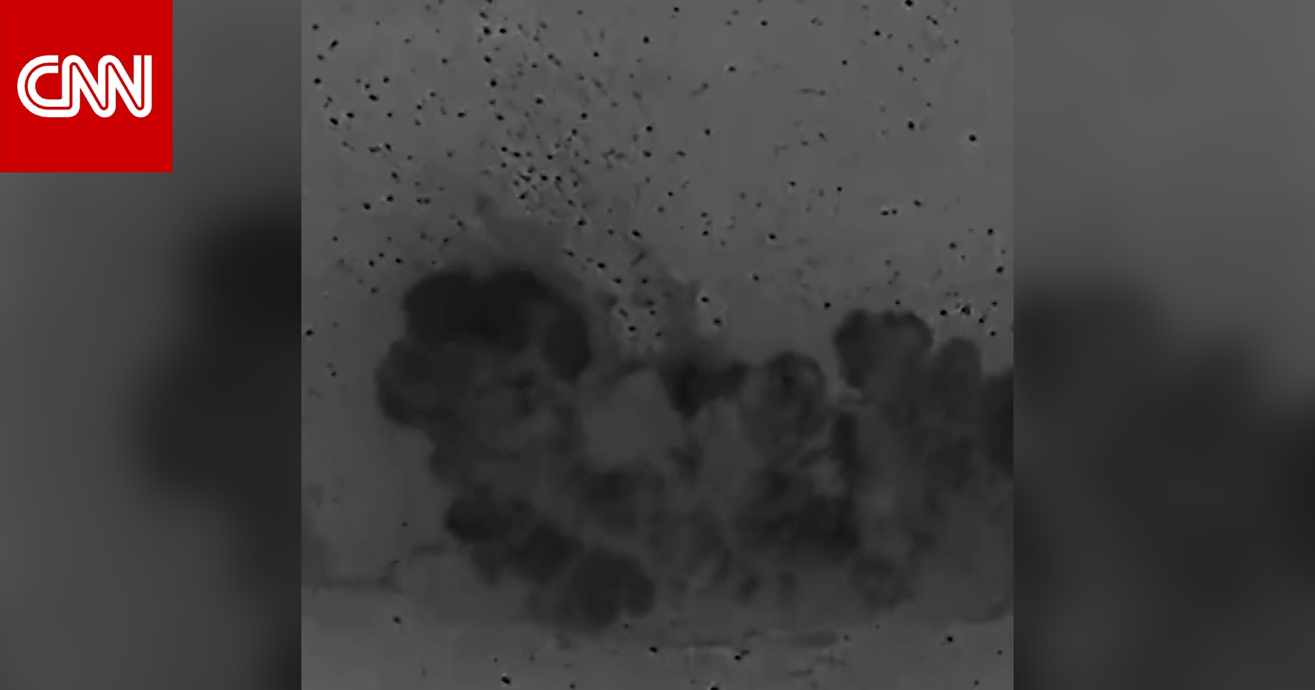 لحظة استهداف أمريكا لمواقع يُزعم أنها لداعش في سوريا.. وهذا ما قاله ترامب بشأنها