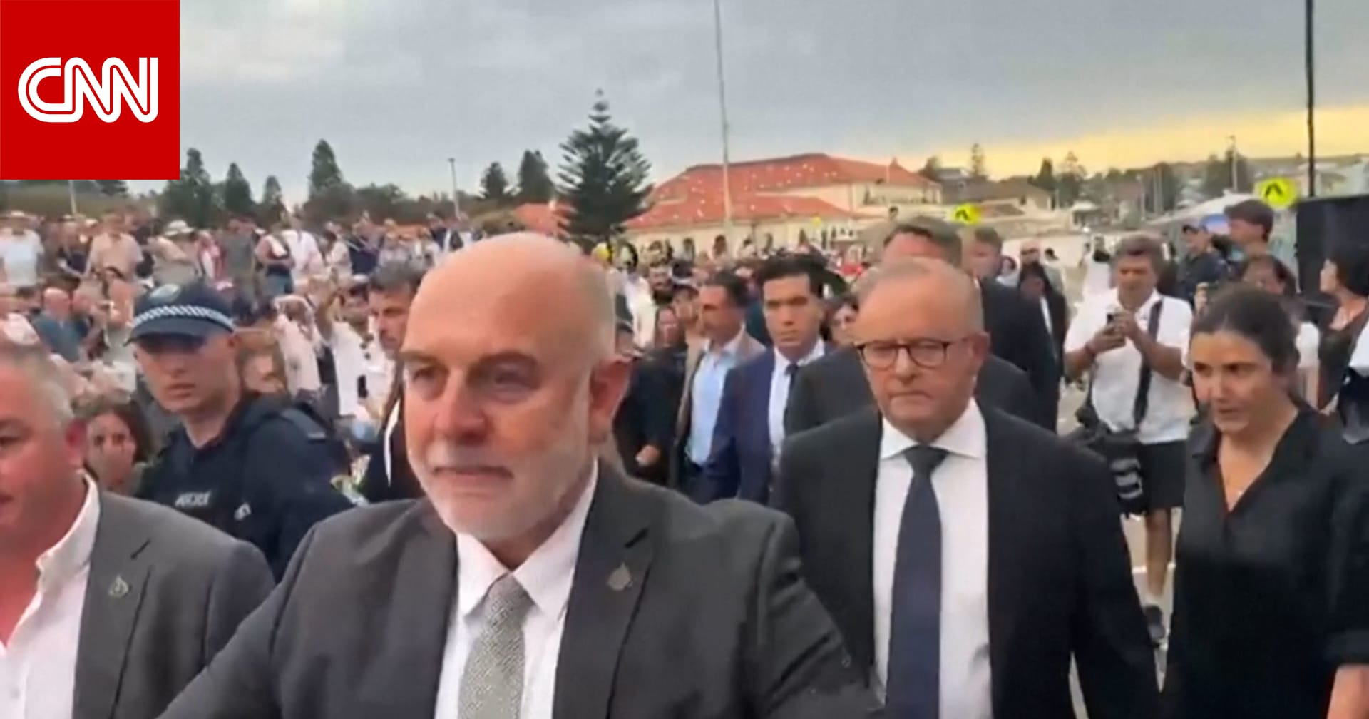 رئيس الوزراء الأسترالي يُقابل بصيحات استهجان خلال مراسم تأبين ضحايا شاطئ بوندي