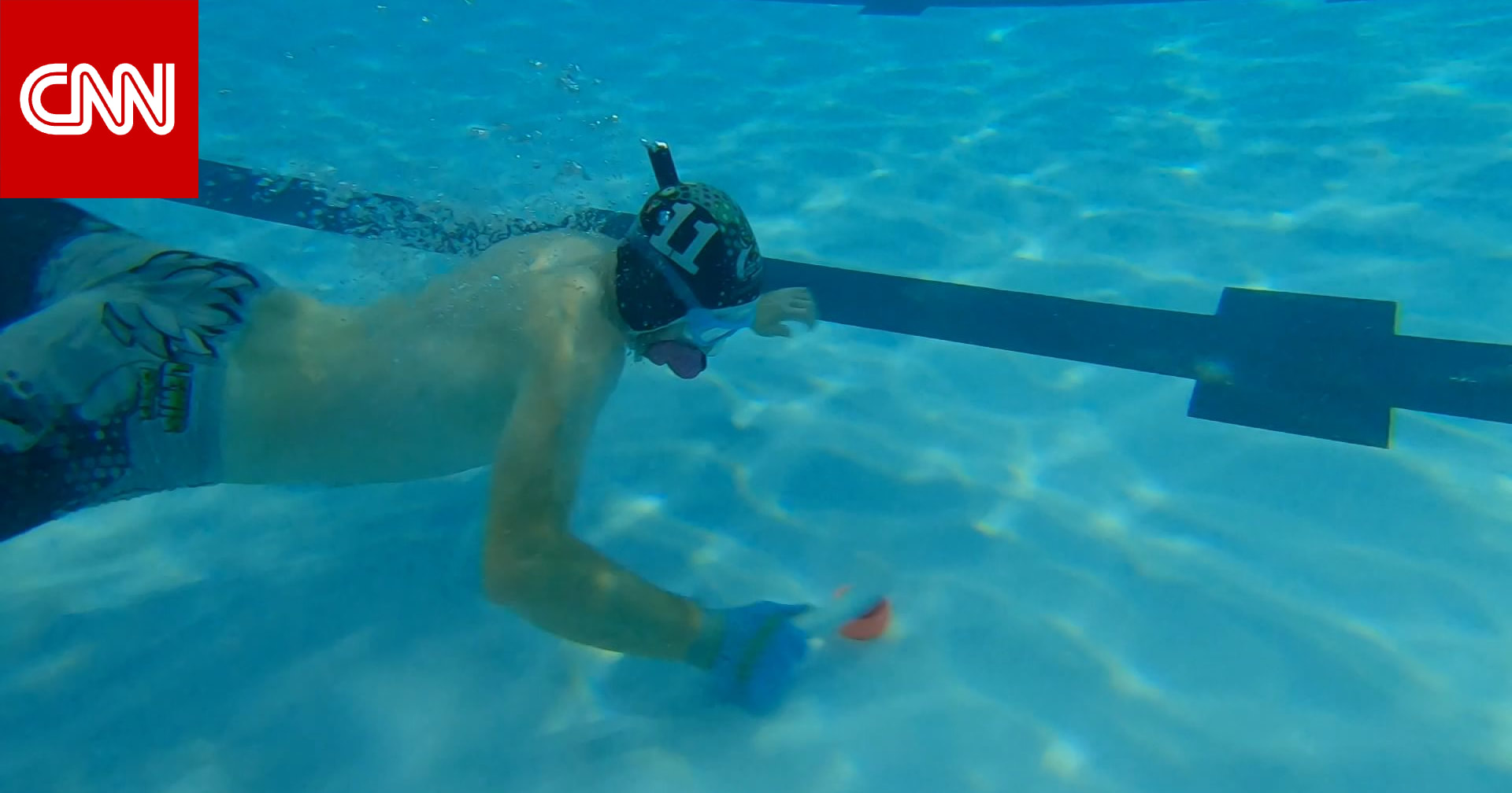 لعبة هوكي الجليد ولكن تحت الماء.. شاهد كيف