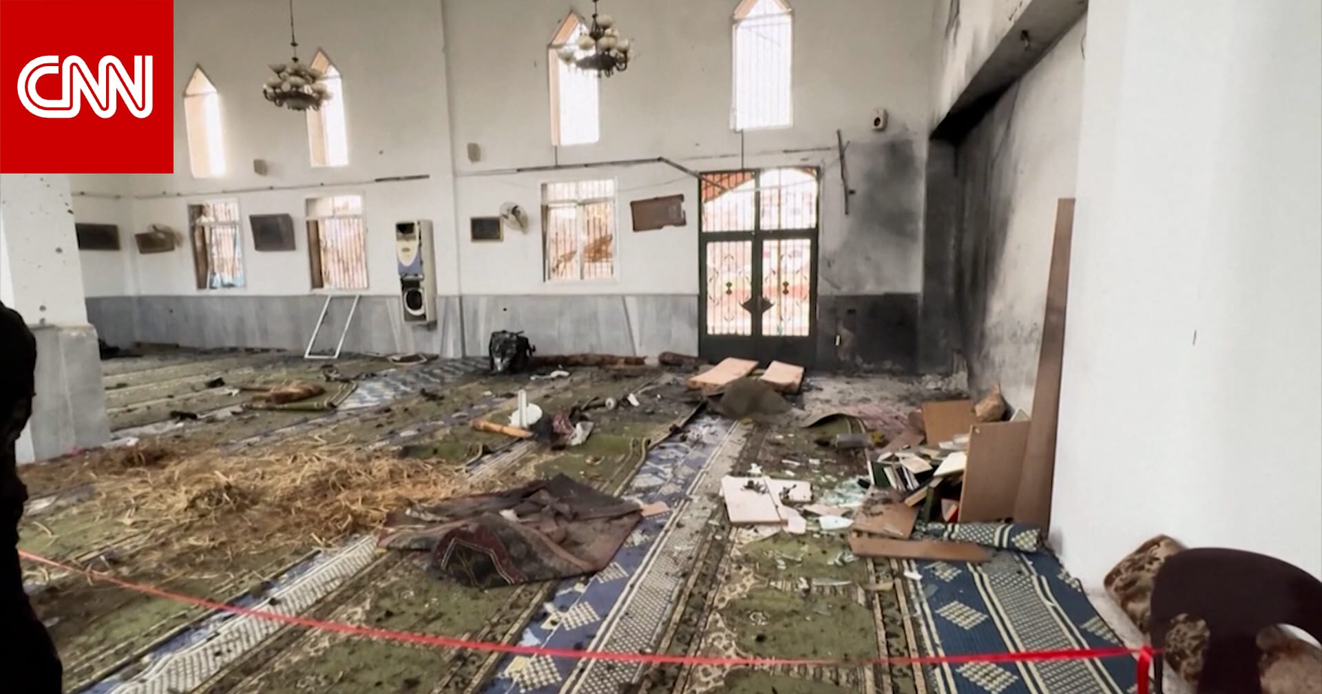 سوريا.. فيديو يُظهر آثار الانفجار المميت الذي هز مسجدًا في حمص