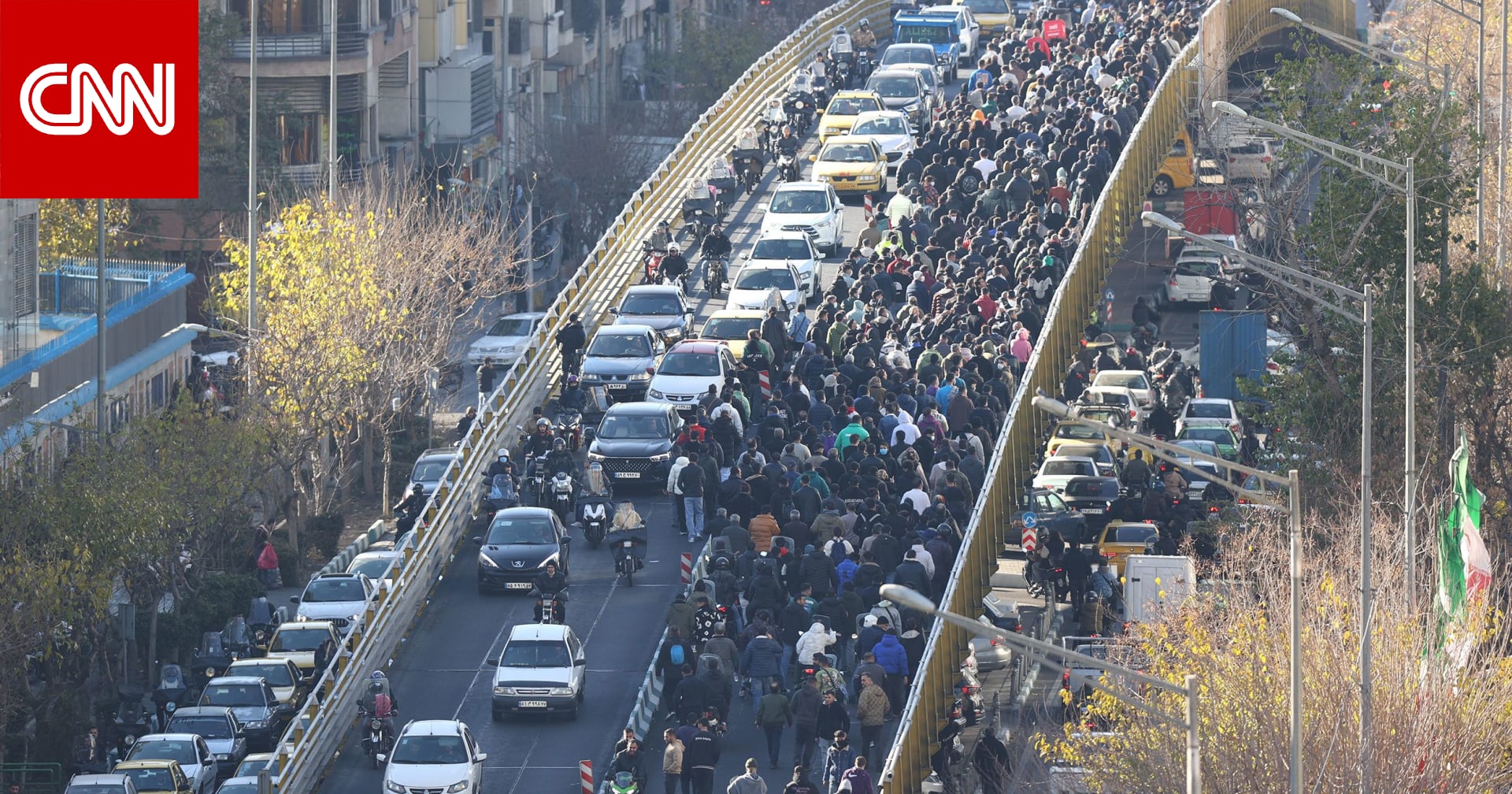 انهيار العملة يُشعل أكبر احتجاجات في إيران منذ سنوات.. ما الذي يحدث؟