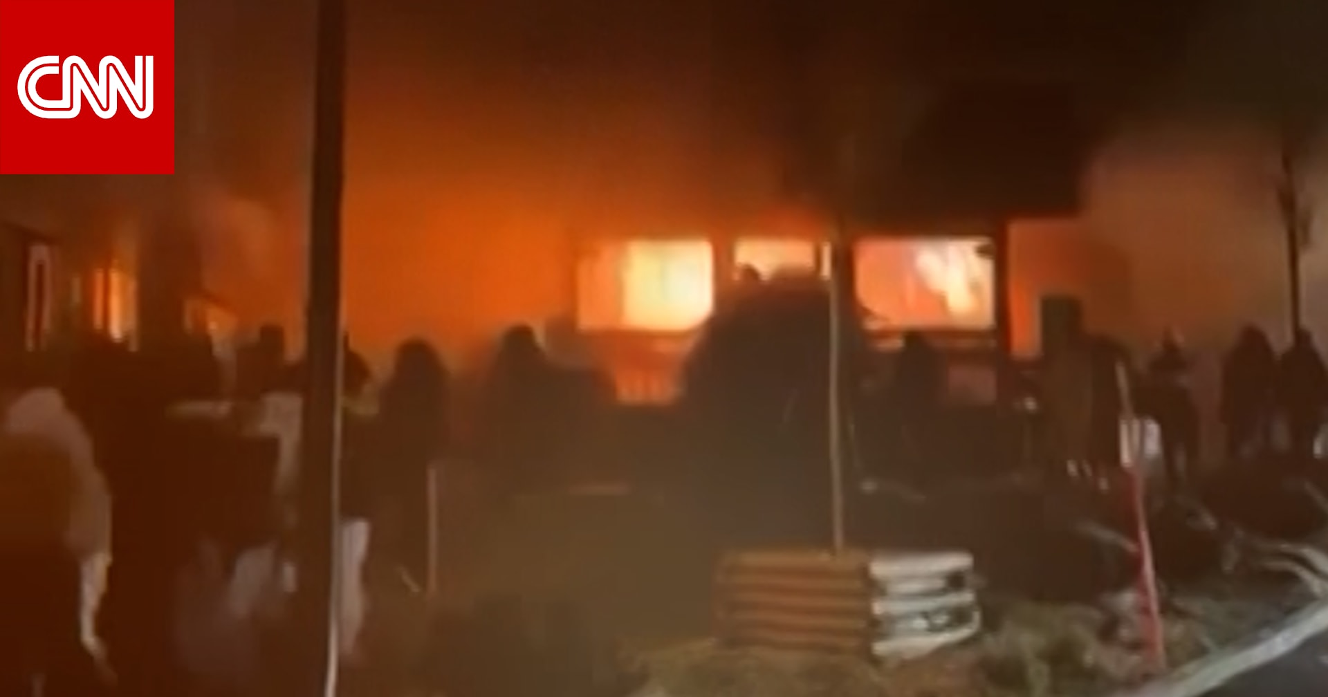 شهود عيان على حريق سويسرا يصفون درجاً ضيقاً للغاية وشعلًا نارية بمشروبات "الشامبانيا"