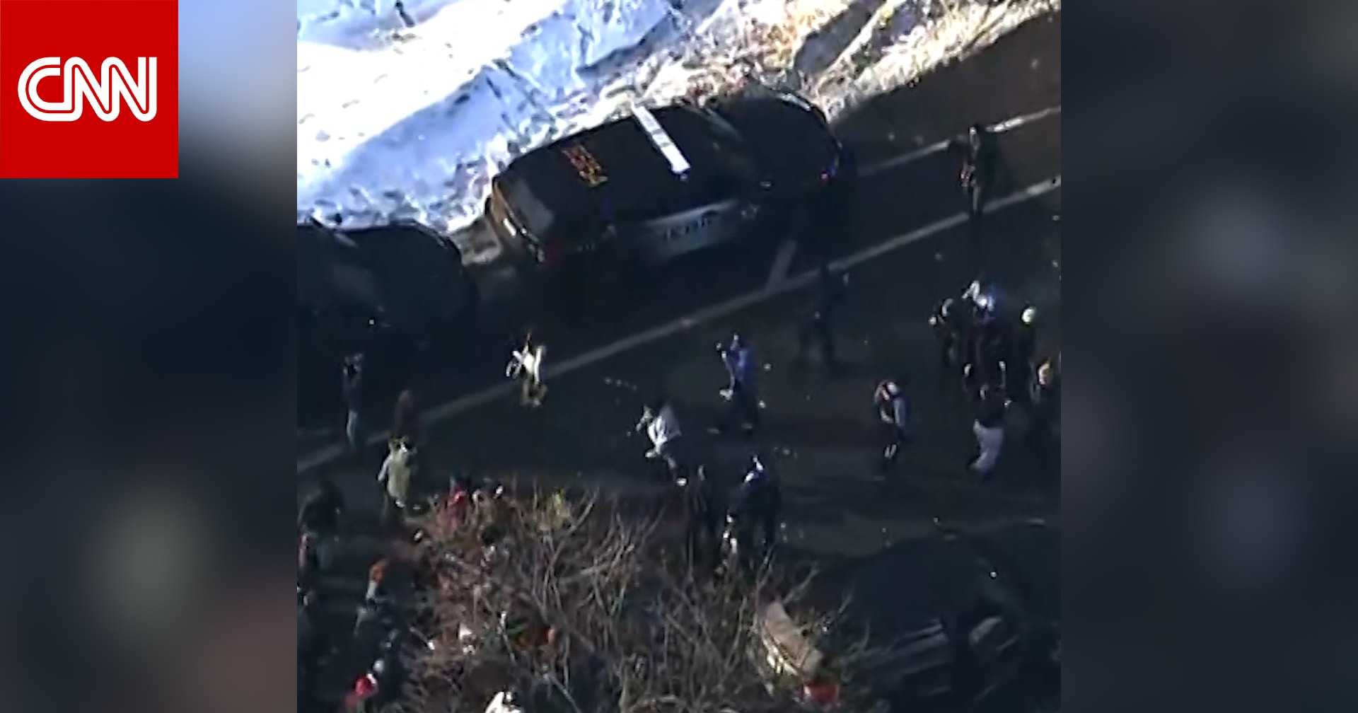 متظاهرون يرشقون عناصر الهجرة بكرات الثلج في موقع إطلاق النار على سيدة بمينيابوليس