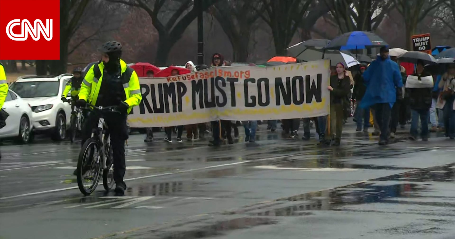 "يتركون ترامب يدوسهم".. شاهد محتجة غاضبة من موقف الكونغرس تجاه ICE