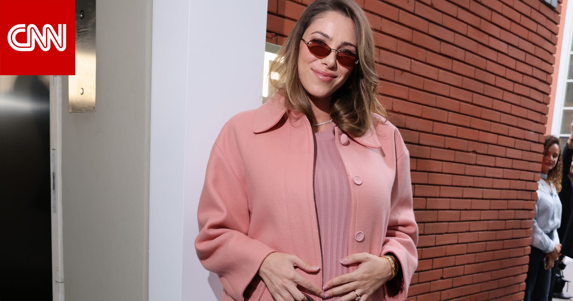 مع اقتراب ولادة طفلهما.. جلسة تصوير "دافئة" لدانييلا وناصيف