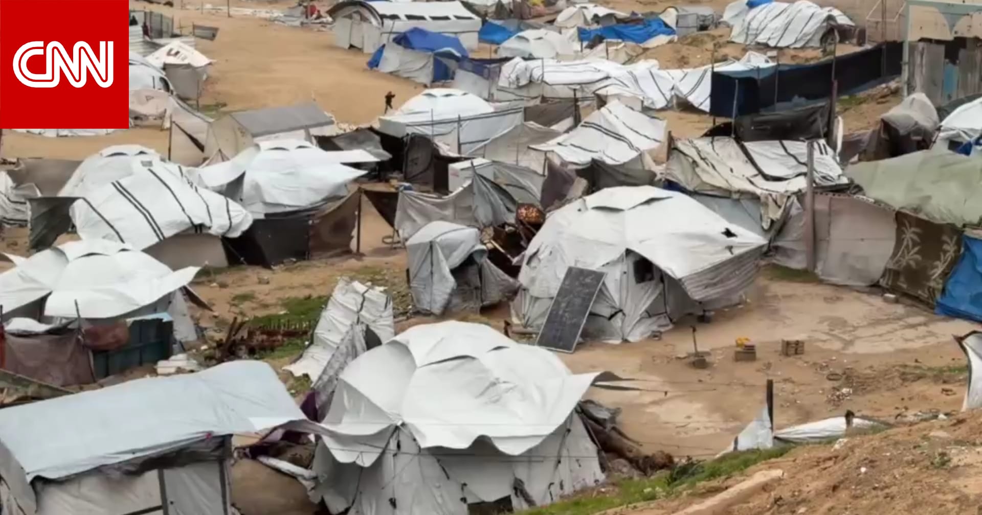 شاهد.. انهيار مبان فوق خيام في غزة وسط عاصفة شتوية عاتية