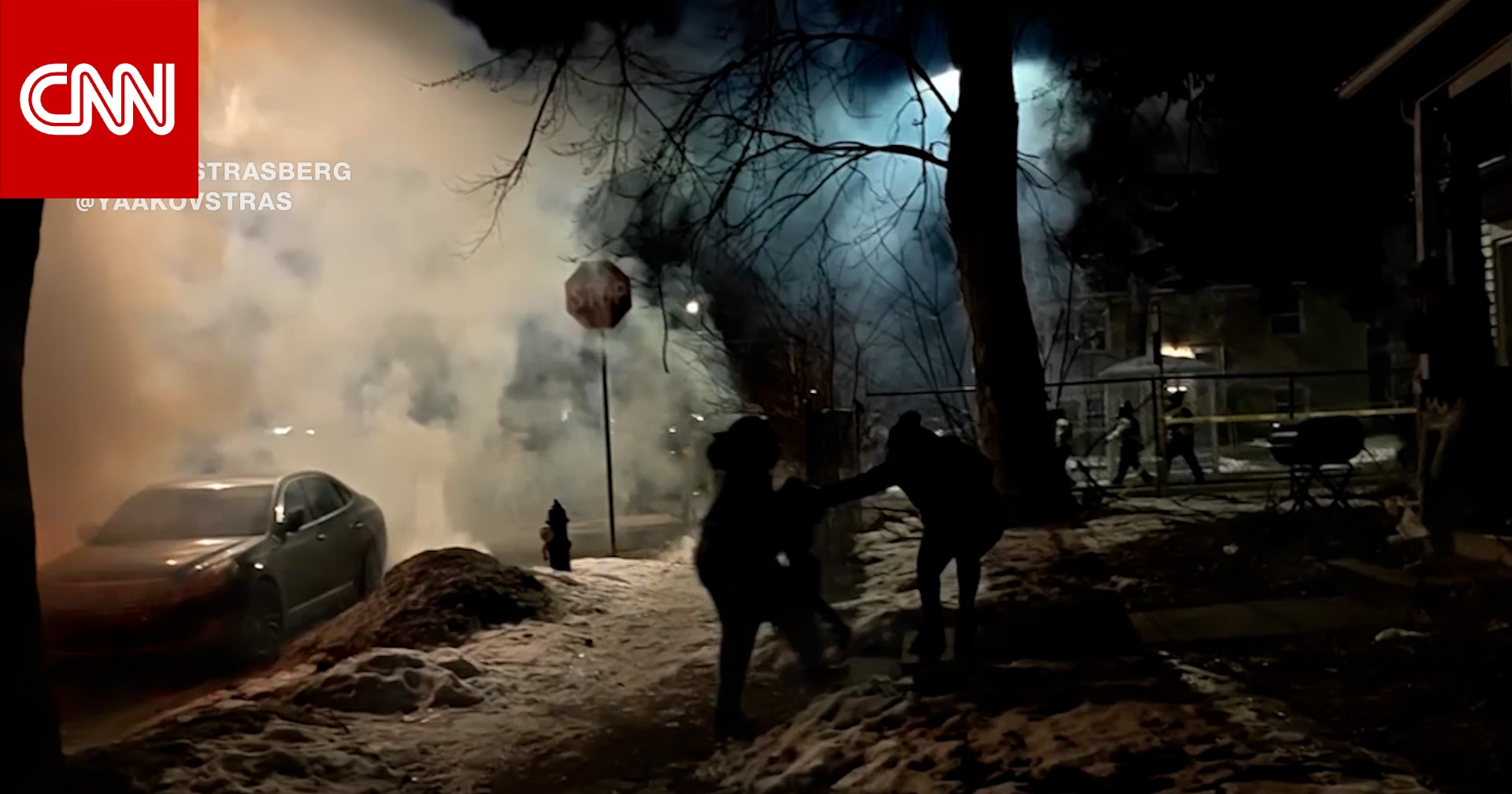 احتجاجات مينيابوليس.. فيديو درامي لعائلة كبيرة تهرب من سيارة ملأها غاز مسيل للدموع