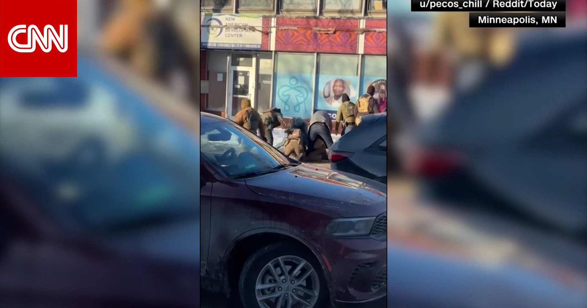 بعد ضرب مبرح.. شاهد لحظة إطلاق عملاء فيدراليين النار على رجل في مينيابوليس