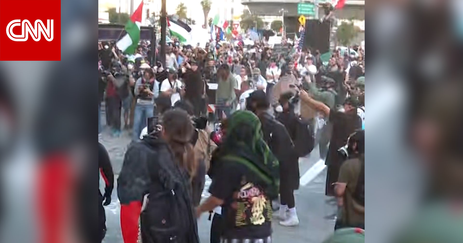 شاهد ما وثقته كاميرا CNN خلال اشتباكات متظاهرين ضد ICE وقوات أمن بأمريكا