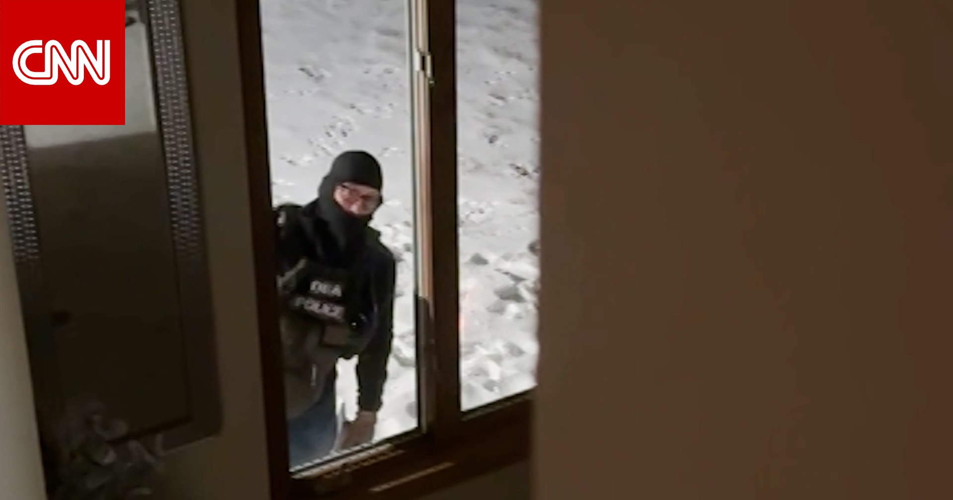 صحفية توثق لحظة اعتقالها من منزلها بعد تصويرها احتجاجا في كنيسة بمنيسوتا