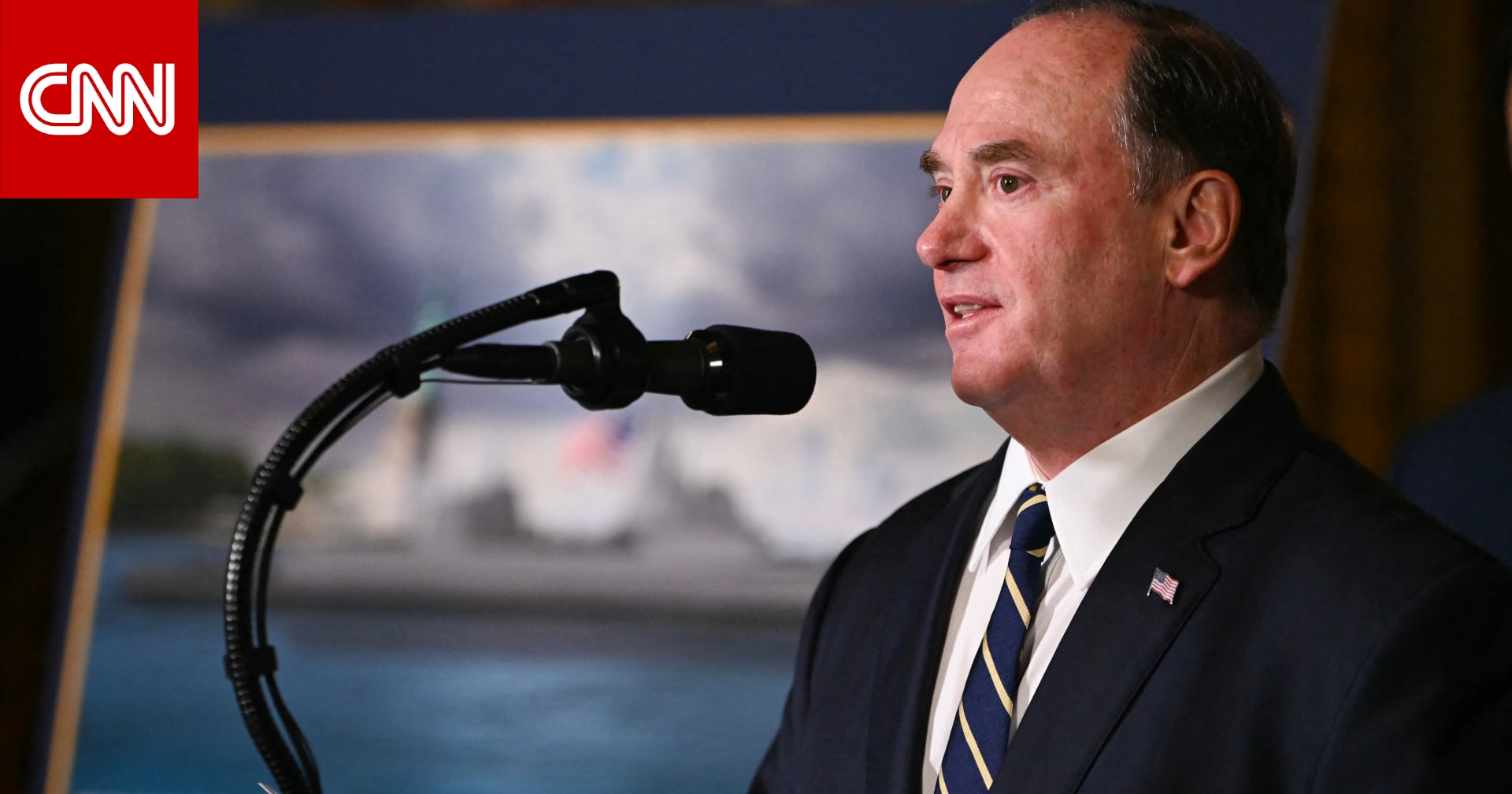 حصري: وزير البحرية الأمريكي مدرج كراكب على متن طائرة جيفري إبستين الخاصة بـ2006