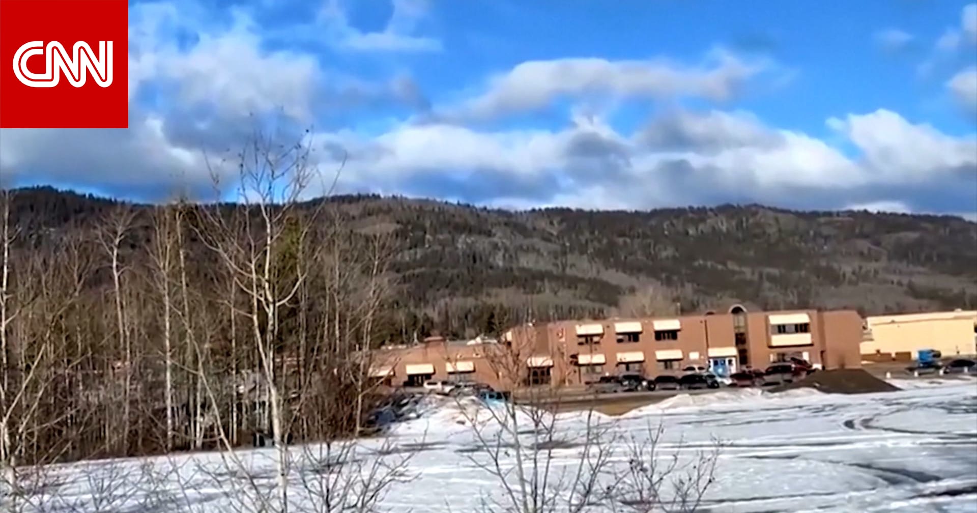 صحفي يوثق بهاتفه المشهد خارج مدرسة كندية شهدت حادثة إطلاق نار