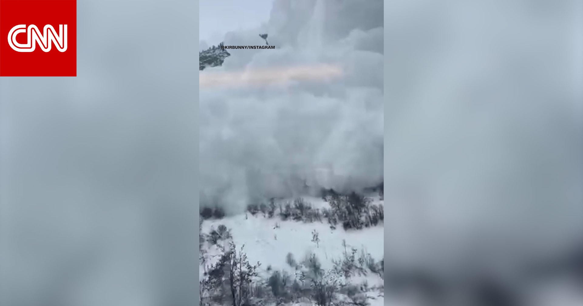 لحظة رعب وثقها أحد الركاب.. انهيار جليدي يصطدم بقطار في جبال الألب