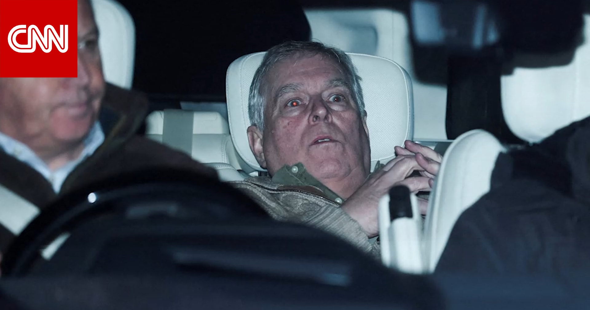 لحظة مغادرة الأمير السابق أندرو مركز الشرطة بعد اعتقاله