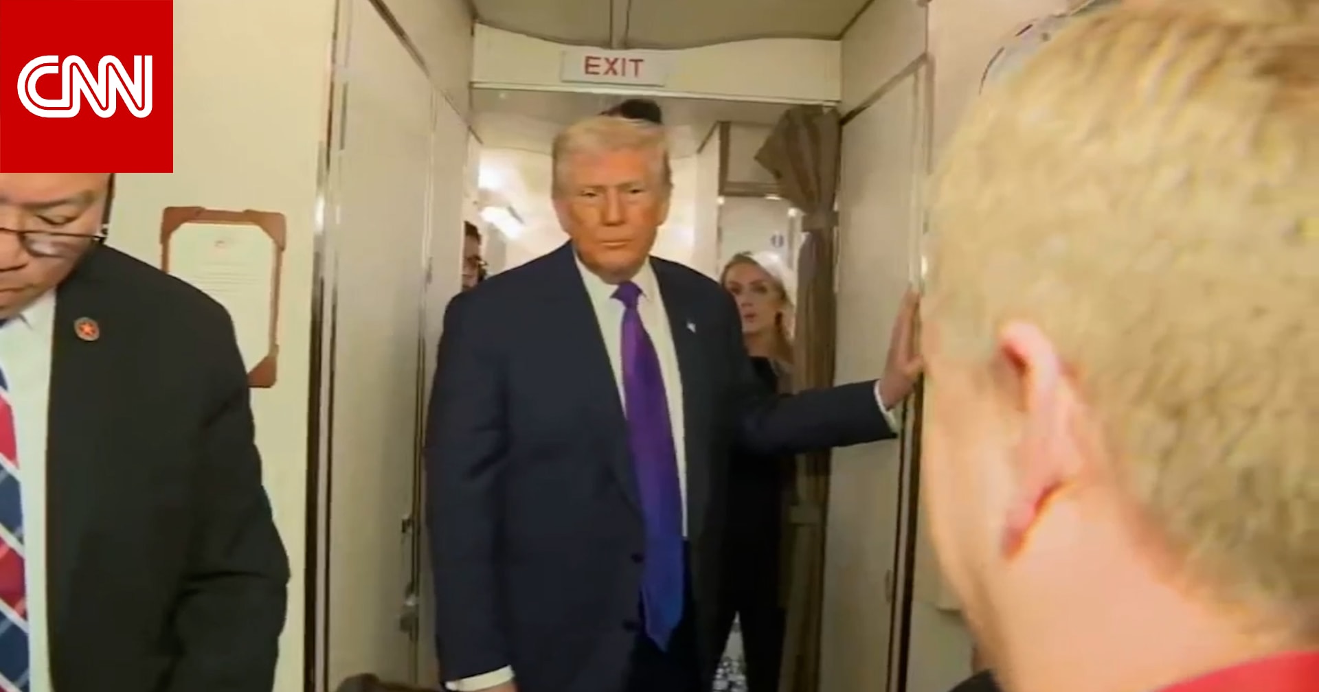 ترامب يدّعي أن أوباما كشف معلومات سرية عن الكائنات الفضائية