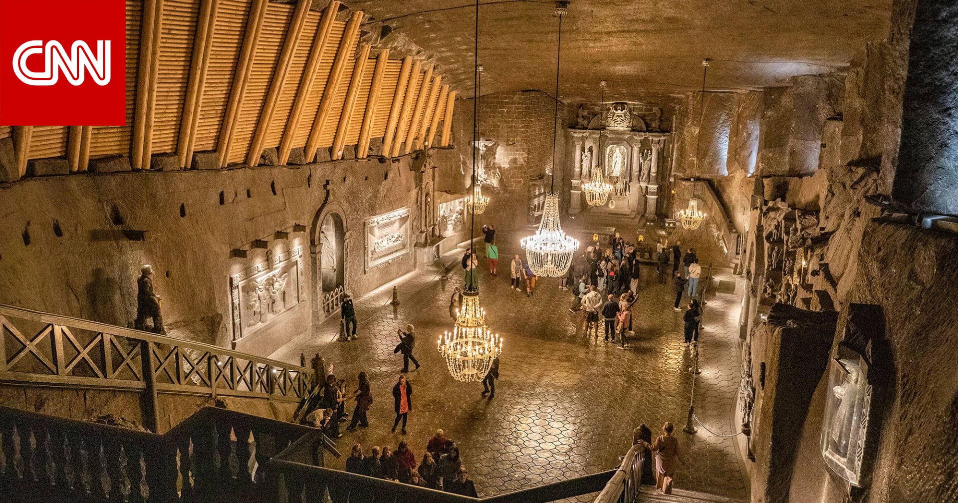 مملكة الملح تحت الأرض في بولندا.. رحلة إلى منجم "فياليتشكا" حيث الكاتدرائيات والتماثيل منحوتة من الملح 