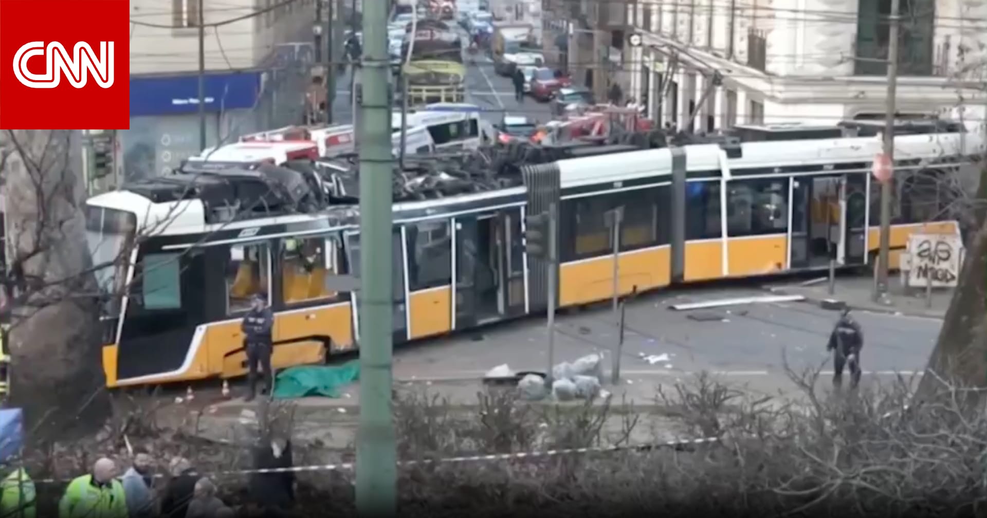 خروج ترام عن مساره يقتل شخصين ويصيب العشرات في ميلانو