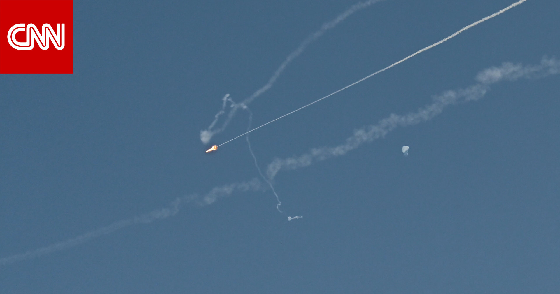 "أخطأ العنوان وعزلها".. أنور قرقاش يعلق على عدوان إيران بدول الخليج