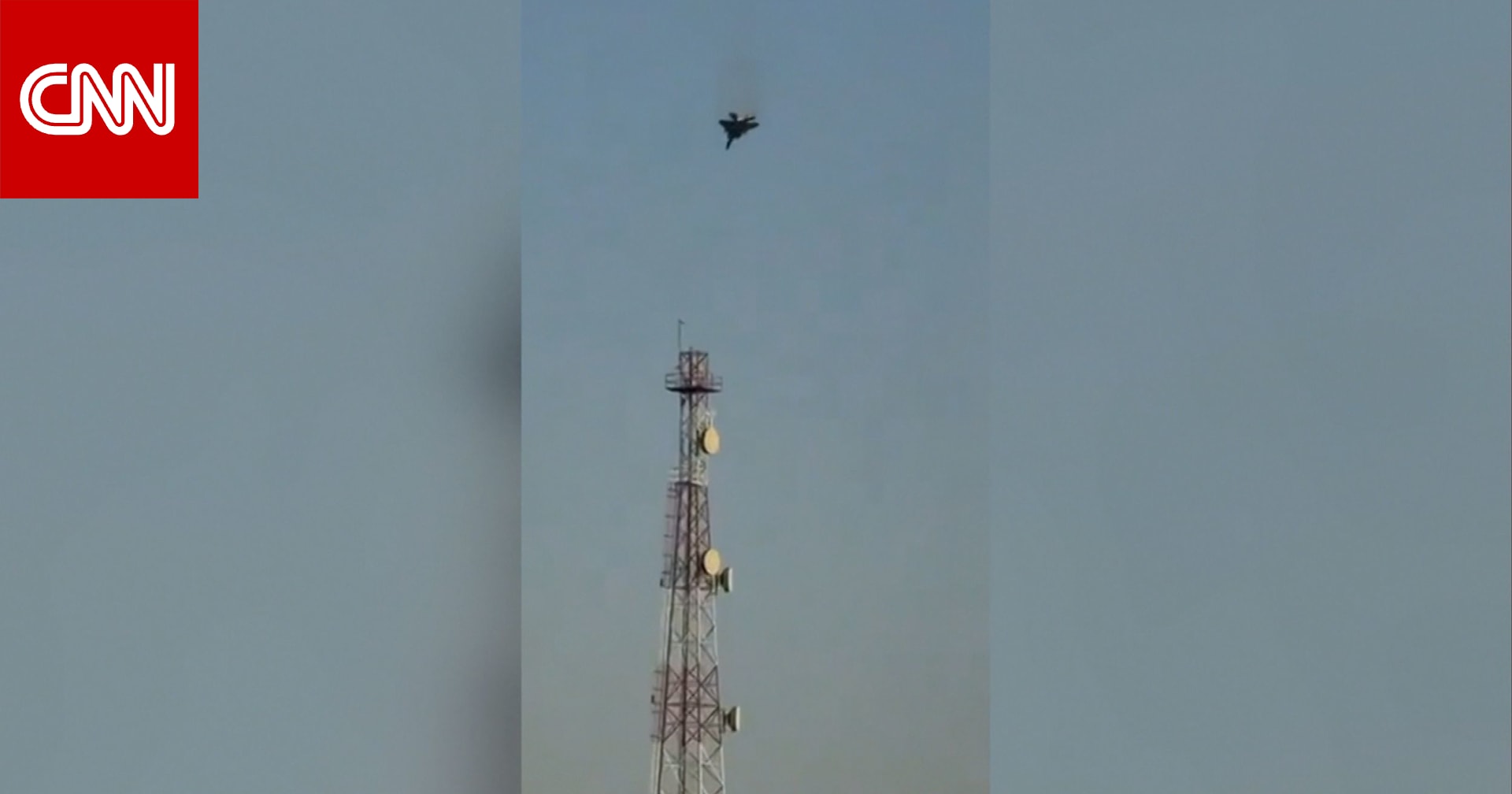 تحطم طائرة مقاتلة في الكويت قرب قاعدة جوية أمريكية لسبب مجهول.. مراسل CNN يُعلق