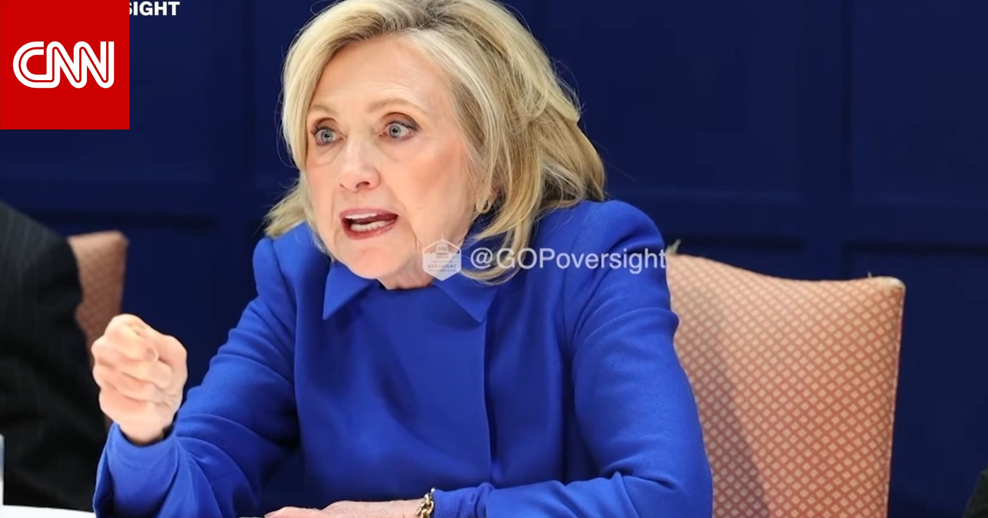 صراخ وضرب للطاولة في جلسة مغلقة.. شاهد لقطات من شهادة هيلاري بقضية إبستين