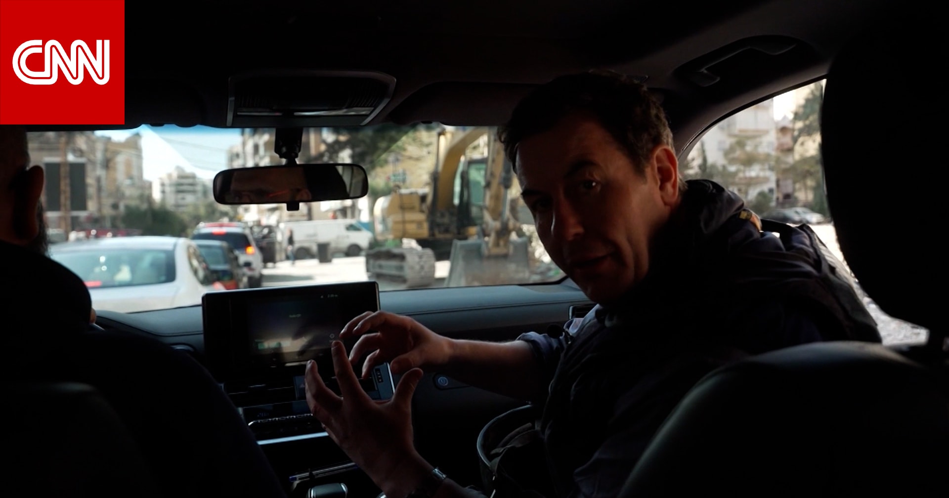 شاهد رد فعل فريق CNN في جنوب بيروت لحظة التحذير من غارة إسرائيلية وشيكة