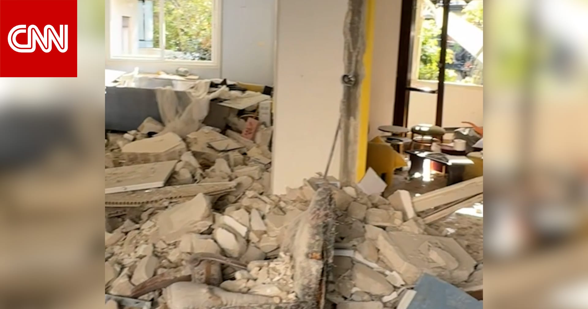 منزل في تل أبيب يُدمّر جراء قصف صاروخي إيراني.. ومراسل CNN يوثق المشهد