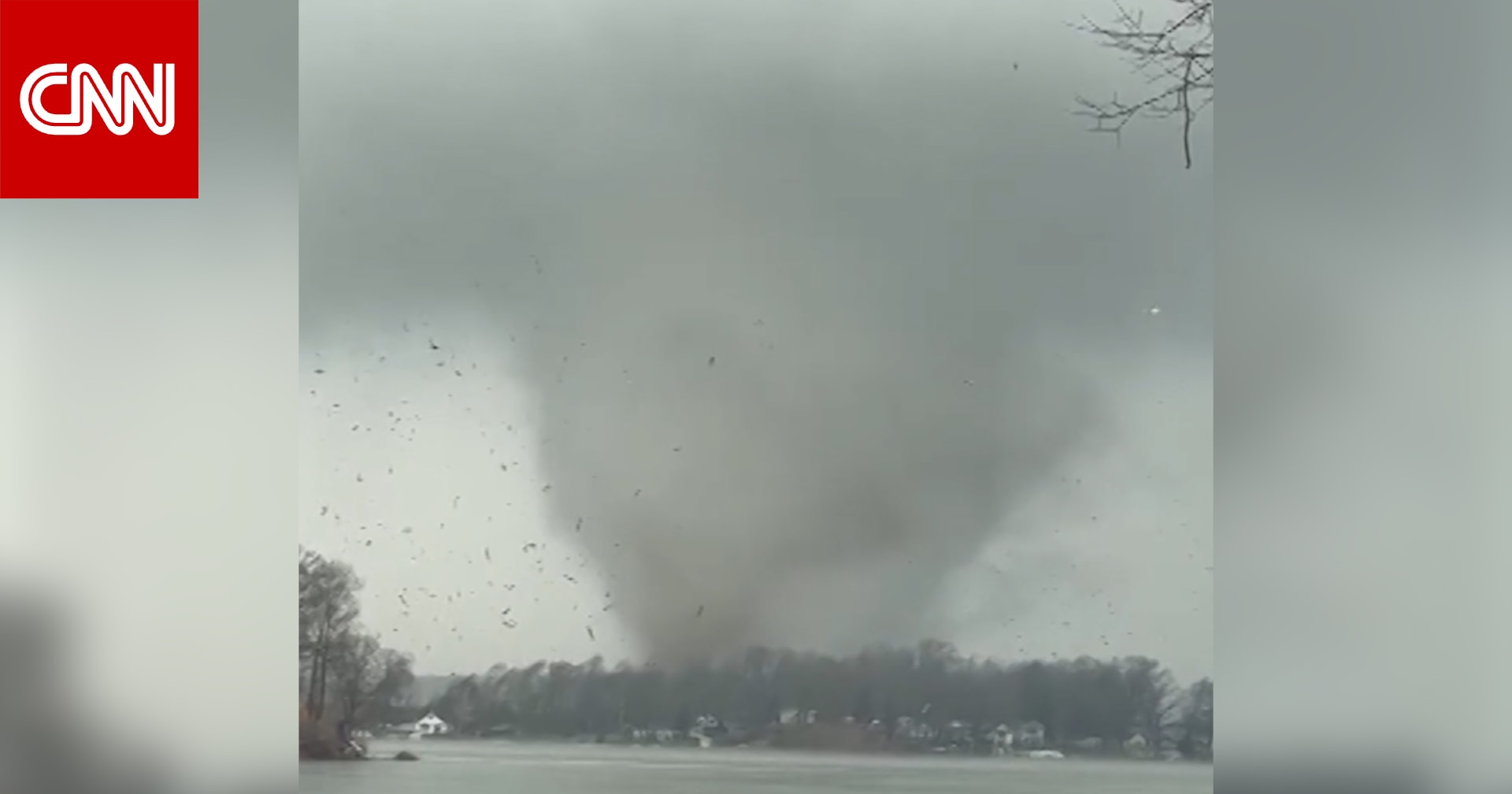 عواصف شديدة مصحوبة بأكثر من 12 إعصارًا تُخلّف 8 قتلى في ميشيغان بأمريكا