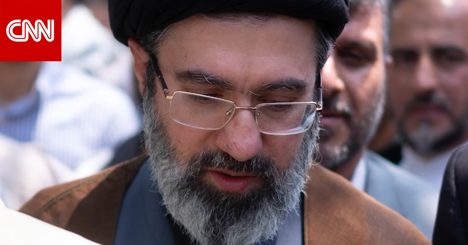 مرشد إيران الجديد مجتبى خامنئي يتولى منصبه وسط حرب وتهديدات مباشرة.. إليكم ما نعرفه عنه