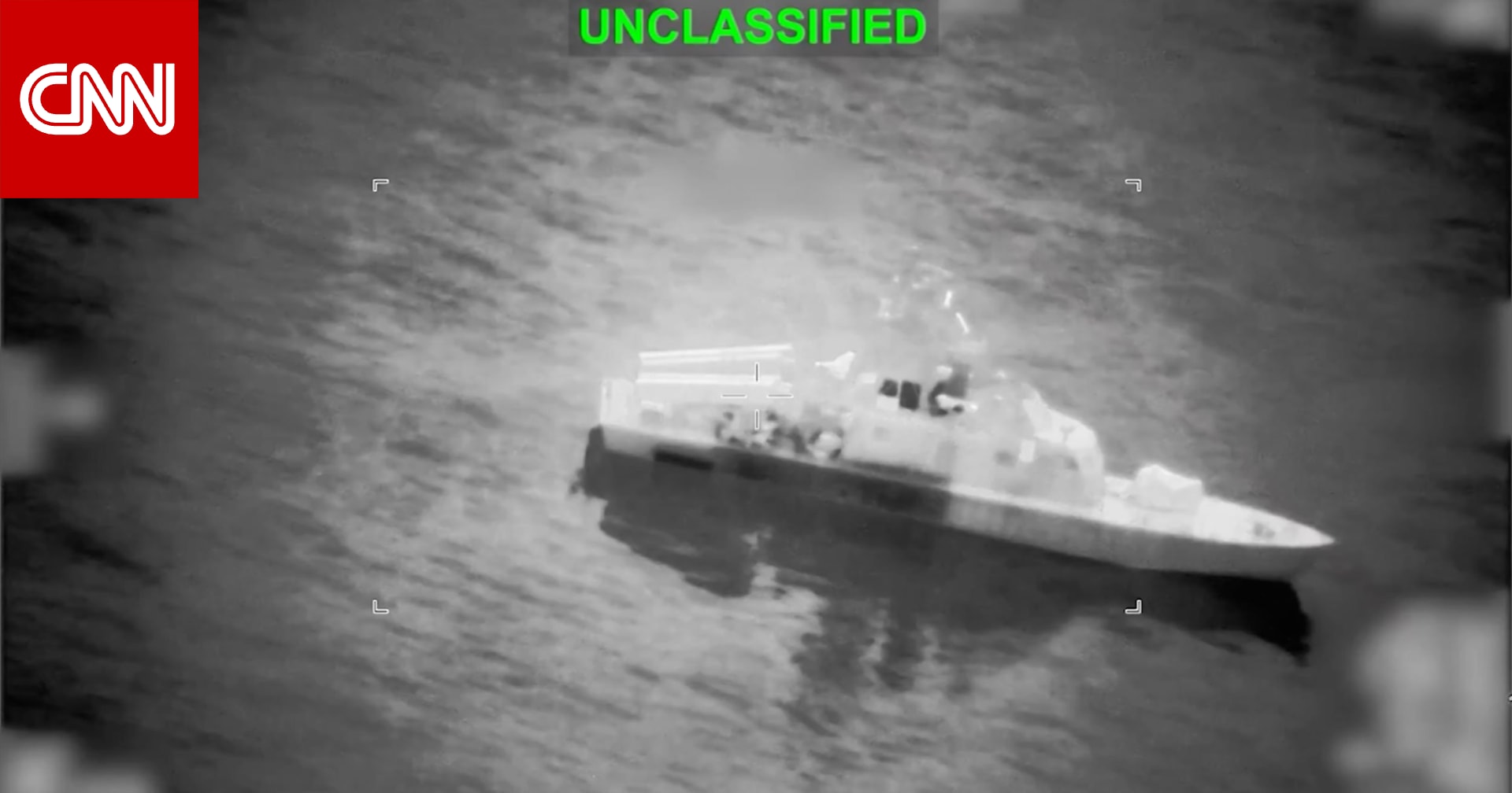 مقاطع تُظهر غارات أمريكية على سفن إيرانية في مضيق هرمز