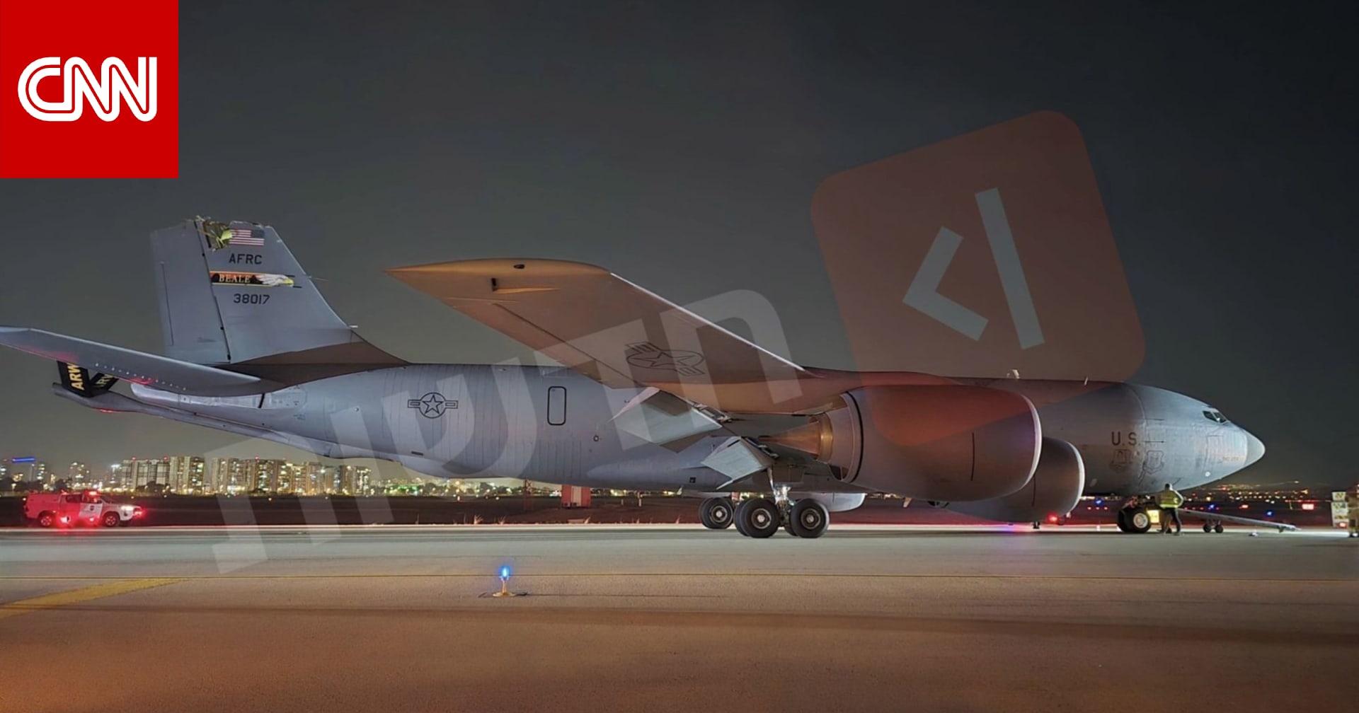 صور تُظهر ذيل طائرة أمريكية ممزقاً عقب هبوطها في إسرائيل.. مراسل CNN يعلق