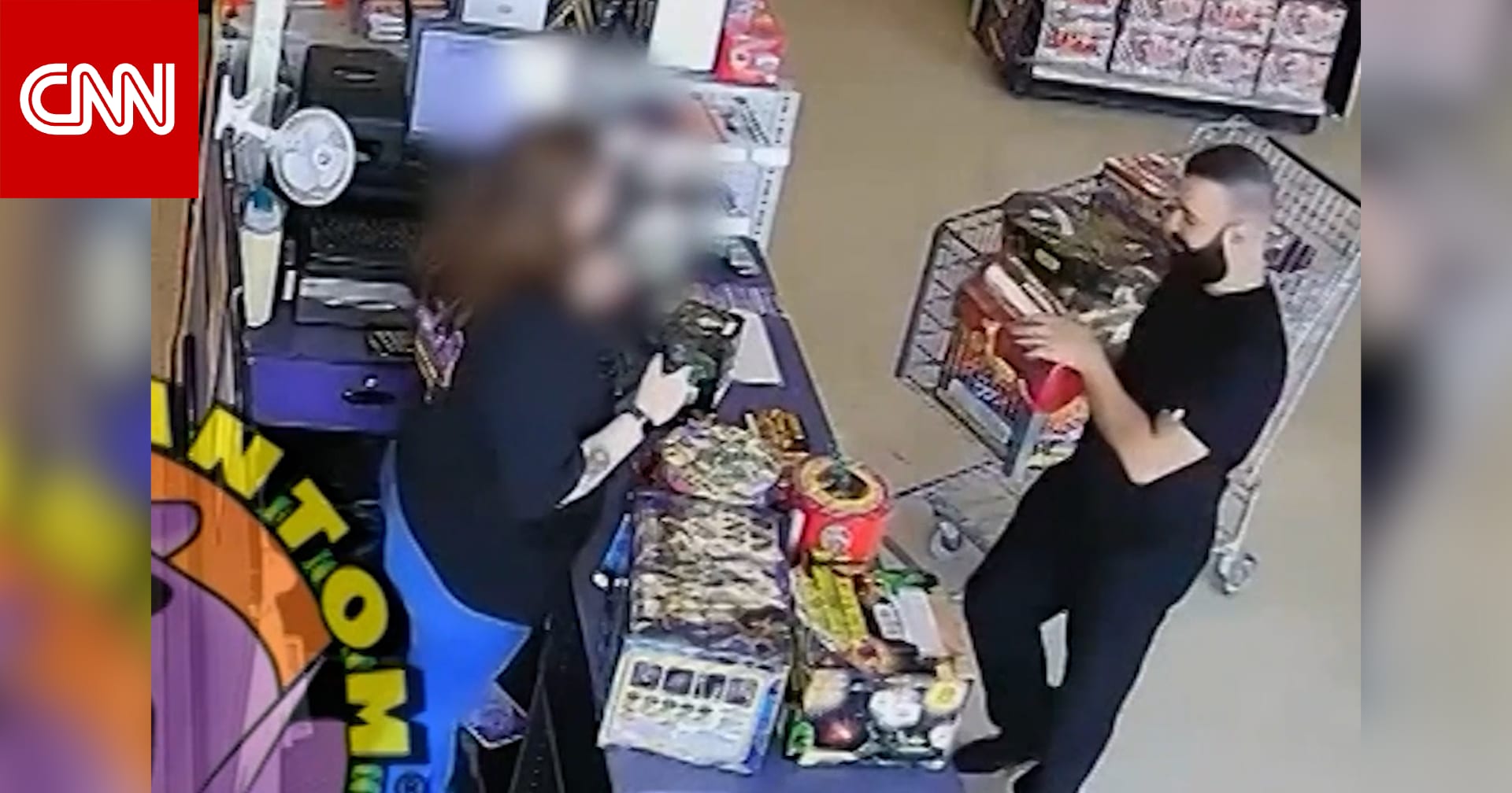 فيديو يُظهر المشتبه به في الهجوم على كنيس يهودي بميشيغان يشتري ألعابًا نارية بقيمة 2250 دولارًا